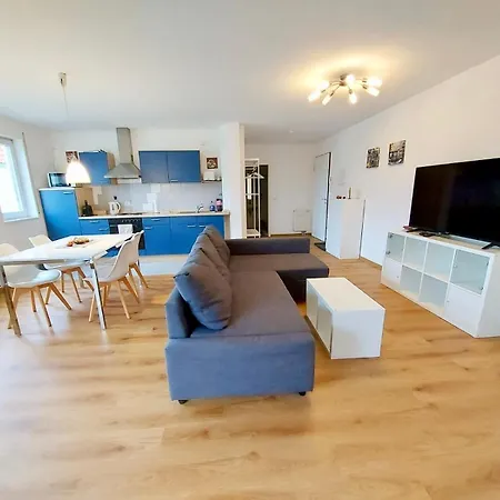 Cozy-Livings / Parkplatz, Top-Lage, Balkon, Kueche Neu-Anspach Esterno foto